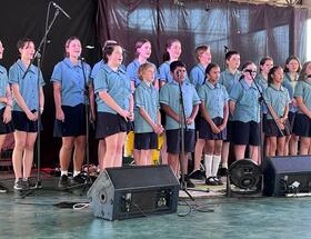 MS Choir at Show